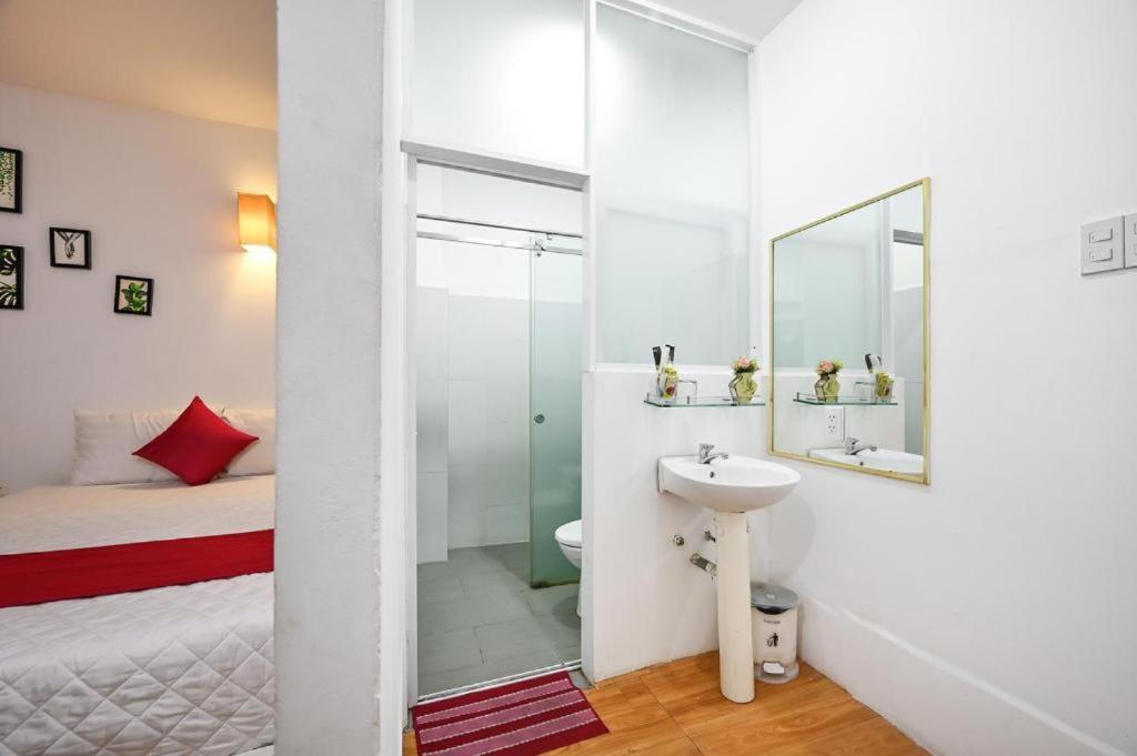 Phu Gia Bui Vien Khách sạn 3*
